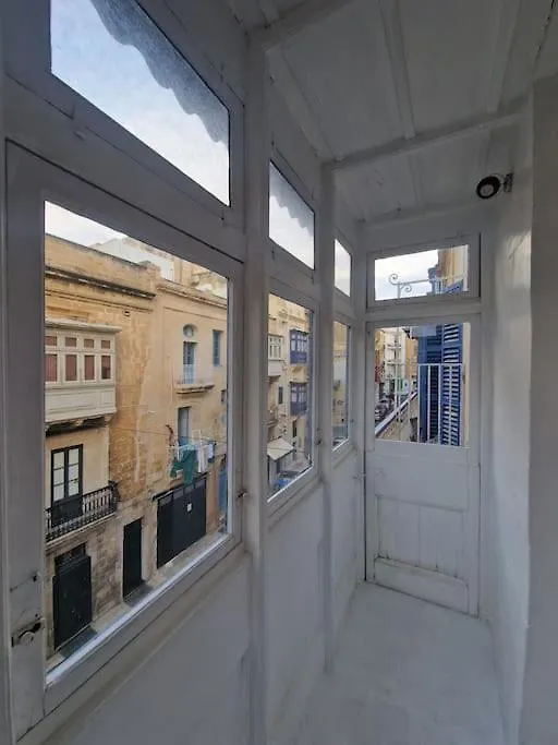 No 60, 2Nd Floor, Centrally Located, Fully Equipped Studio Apt Φλοριάνα Μάλτα